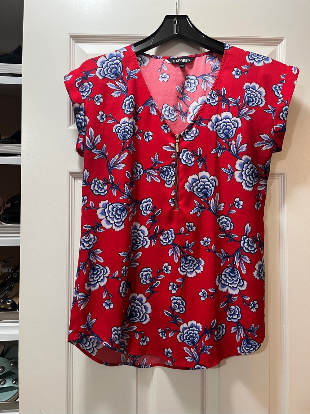 Express Red Floral Zip V-Neck Cap Sleeve Blouse